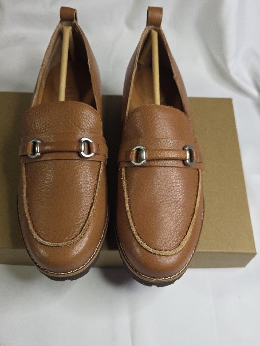 Gentle Souls by Kenneth Cole Women's  Eugene Leather Lug Bit Loafer - Picture 6 of 14
